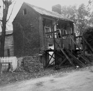 House on lower Main Street in Waterford, Virginia before its restoration